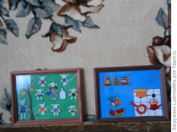 Учится вышивать внучка