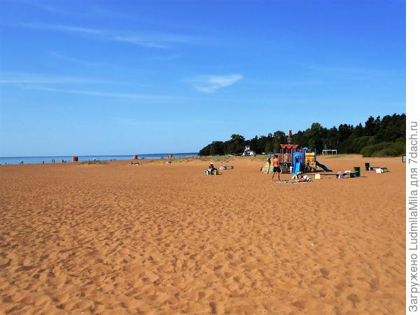 Золотой пляж и голубое небо...