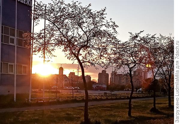 Время 22 часа ...май