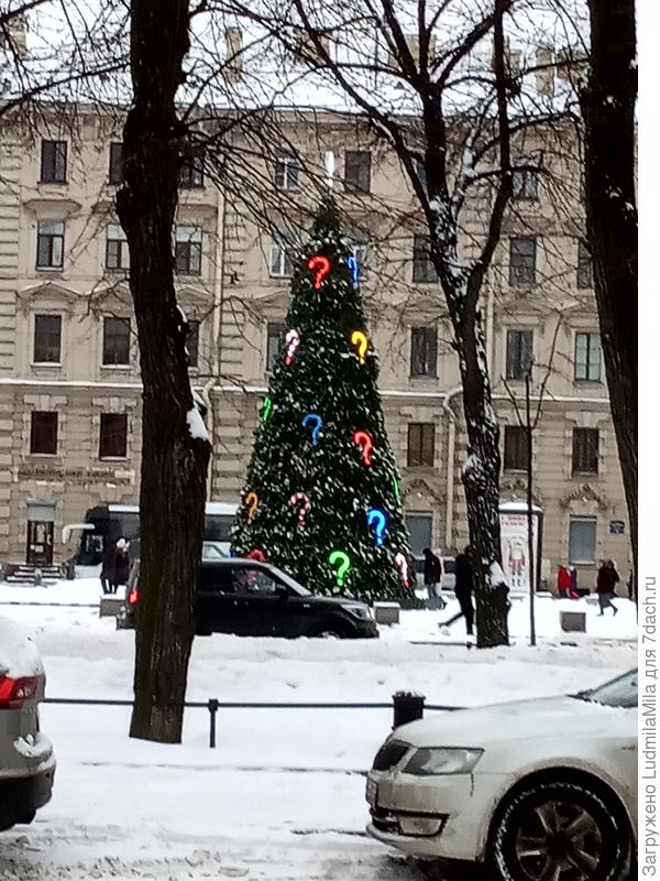 Елка возле Исакиевского собора