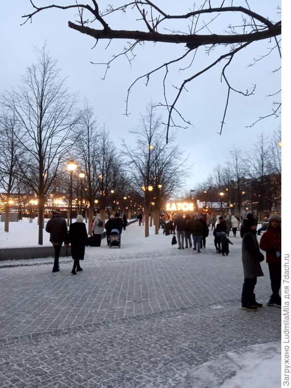 На катке в Новой Голландии.Билетов нет.Ушли