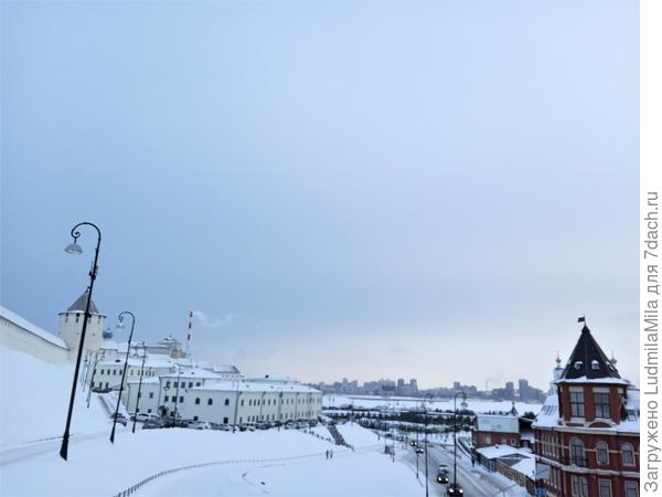 Вид с исторической части города на современную Казань