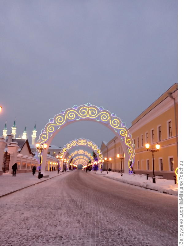 Кремль тоже в светящихся арках