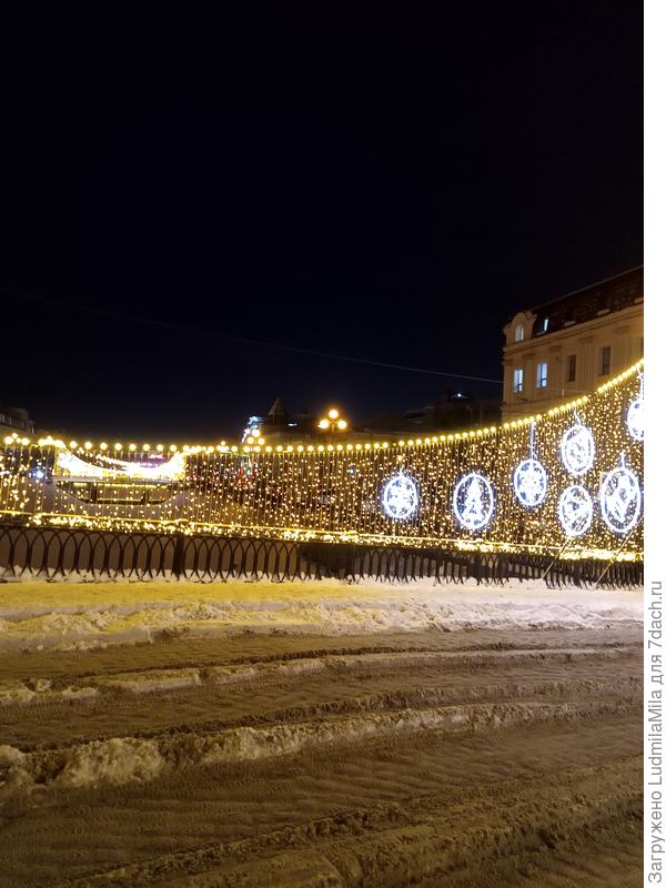 На мосту через канал