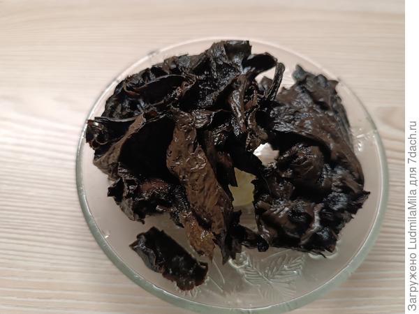 Собрали и чуть-чуть заморозили.На какое-либо ,более питательное блюдо-мало((((