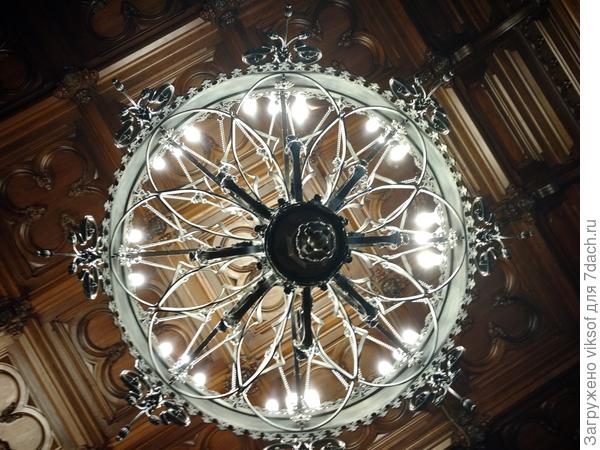 А эта люстра из библиотеки Николая второго - обе английской работы, но и наши мастера сделали бы не хуже