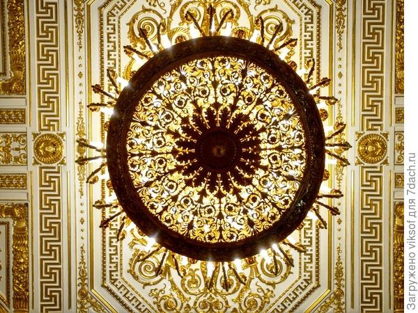 сбоку она хорошо видна на фото 6