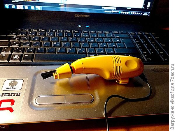 подключается к ноутбуку, есть подсветка, но 1 раз в год буду приглашать мастера