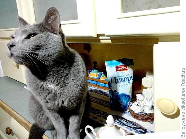 А Витас щёчку подставляет...