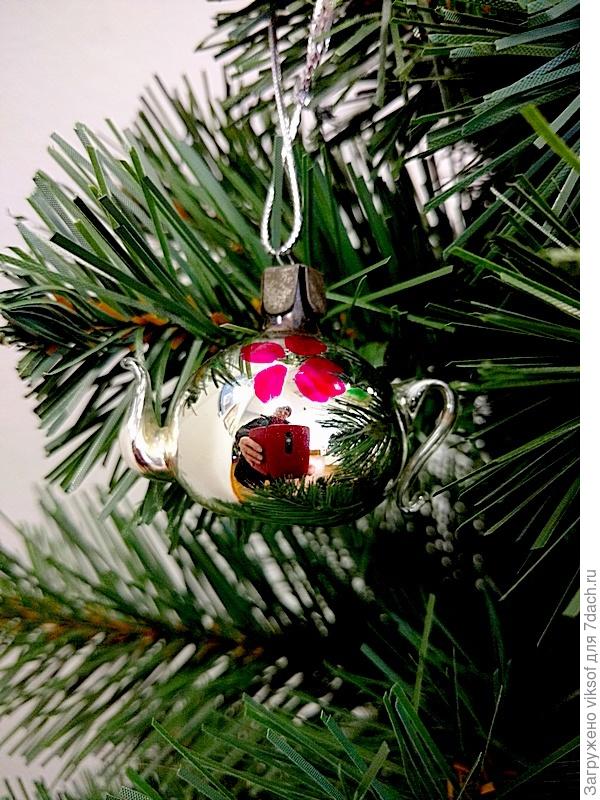 а вот такой чайничек был у подружки моей, в игрушке отразился мой телефон