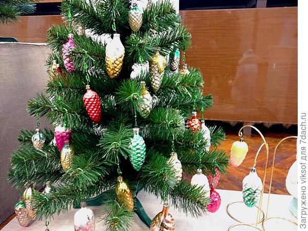 вот ёлочка, украшенная шишками, у кого такие сохранились