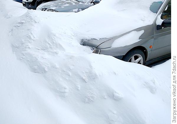 одну машину откопали