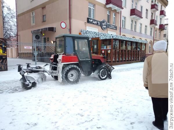 Но снег быстро убирают.., а жаль