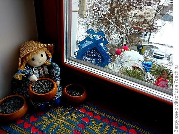 у меня за окном аж 2 кормушки, только успеваю подсыпать