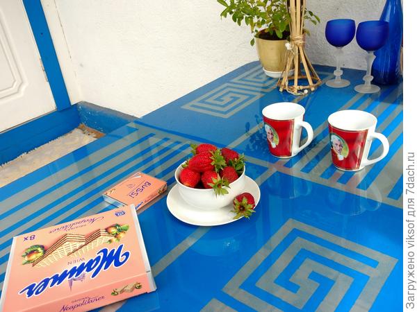 А Костин пирог уже съели, он был на столе