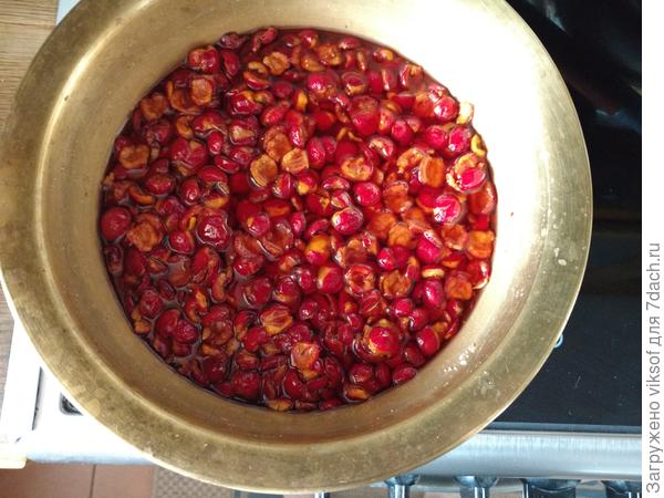 Мариночка, которая Бах, заразила меня окончательно, вот уже варенье с боярышника варю...