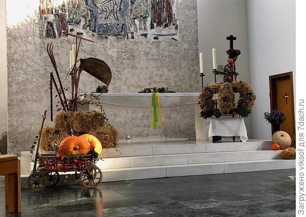 в костёле осенняя композиция