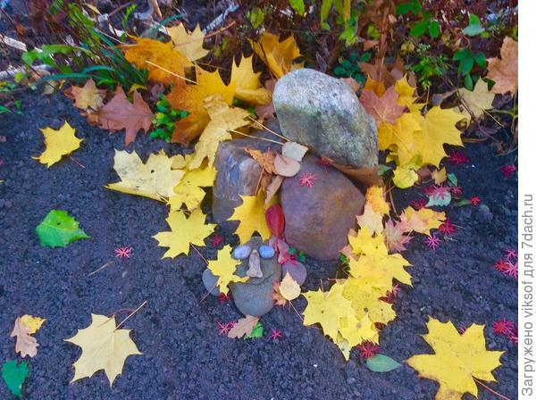 Красотке Осени и камень улыбается