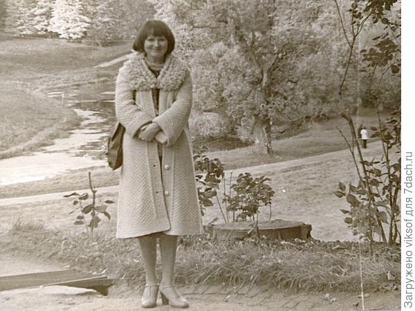 ,,, это было недавно, это было давно и всем говорила, что это импортное: лейбл от чего-то отпорола и вуаля! (а встреча была в парке Ленинграда)