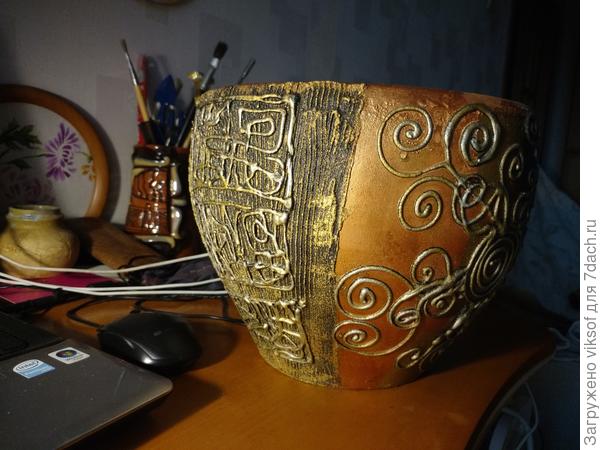 Вот этот подарила подружка, она сама расписывает их