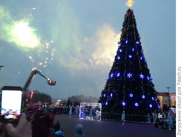 С Наступающим! Проснулась раненько, чтобы с Солнышком поздороваться - сегодня День зимнего солнцестояния, а оно укрыто плотными тяжёлыми тучами...