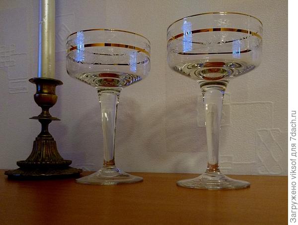 и это чешское стекло, купила сама, не зная для чего - просто очень понравились, едим мороженое,