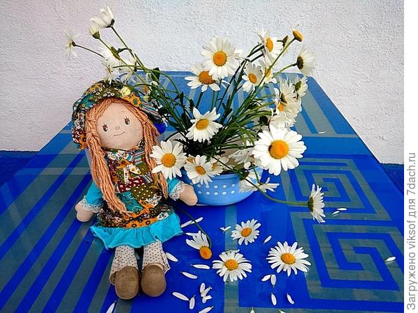 гадай не гадай - он точно любит!