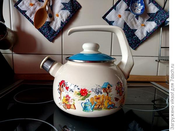 Мой походный и дома, и на даче, не простой, а самый что ни наесть дачный