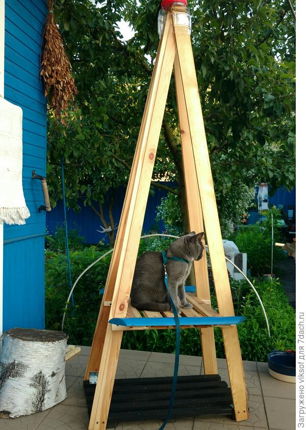 Был объявлен конкурс на лучший эскиз, победителем которого жюри под моим председательством выбрало МОЙ вариант, он ещё в доработке, надА сделать рабочее место в верхней части постройки и лестницу и конечно же покрасить в светло серый цвет, окончательный вариант после завершения покажу обязательно!