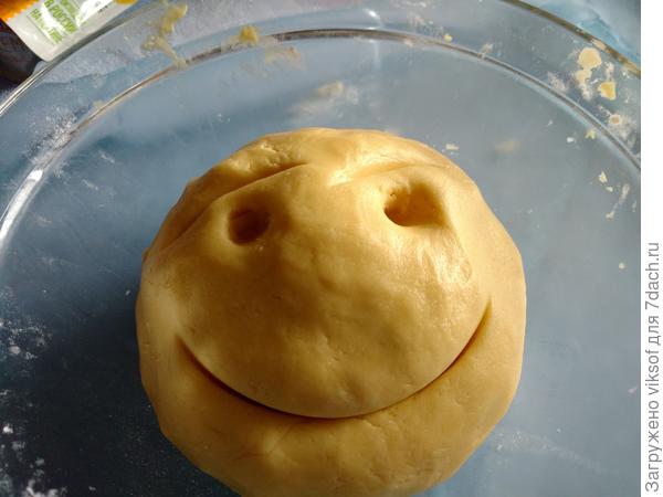 А я сейчас тёртый пирог с абрикосовым джемом состряпаю