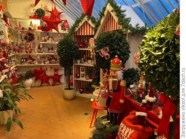 Моя бабушка всегда говорила, не грусти, доживём до Рождества, веселее будет жизнь! Доживём!