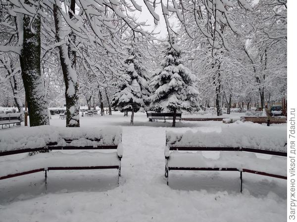 И днём, и вечером бродим по городу, как же хорошо, вот только Солнышко не показывается