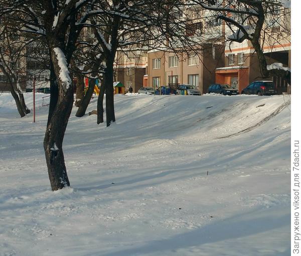 и горка есть...