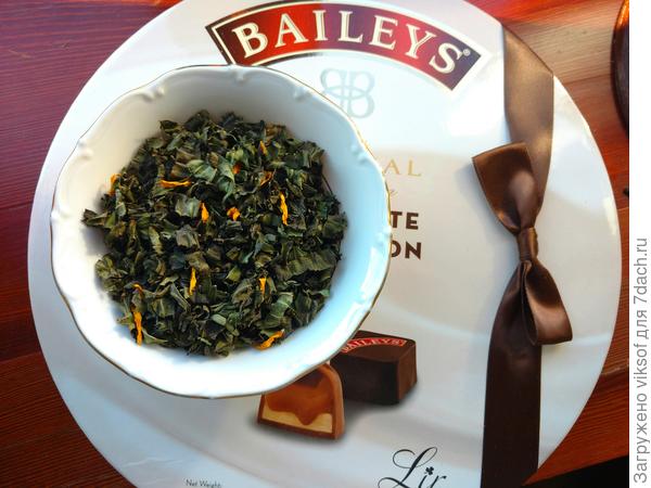 Храню в коробке из-под конфет, нравится, топинамбур растёт на участке в солнечном уголке, но обычный, сортового не встречала, буду расспрашивать своих знакомых, наш то корявенький, но весной похрумкать одно удовольствие!