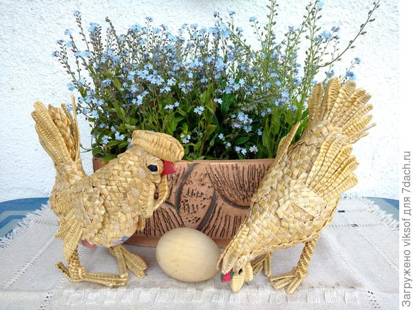 А вот букетик незабудок в кашпо из шамота,