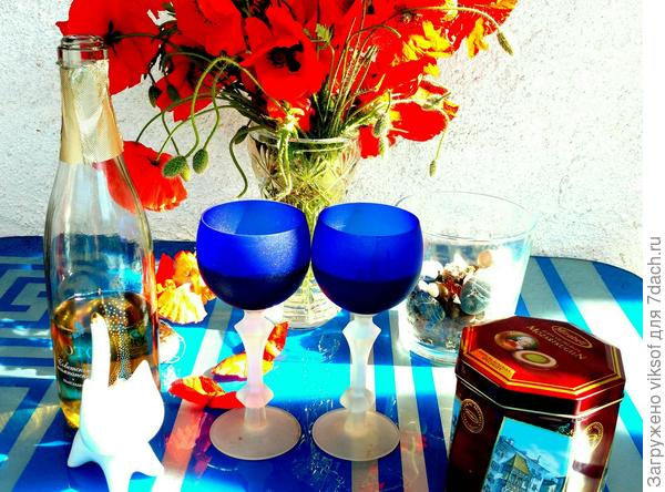 Совет да любовь! А огурчики свои неси!