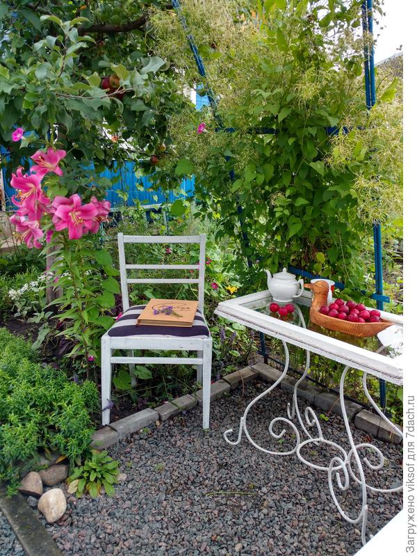 На даче надо отдыхать и чуть - чуть работать! Надо правильно организовать труд, грамотно поставить задачу мужу...