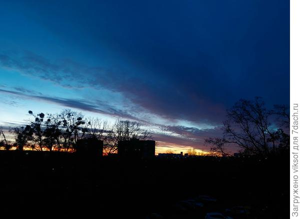 Осенью  темнеет рано