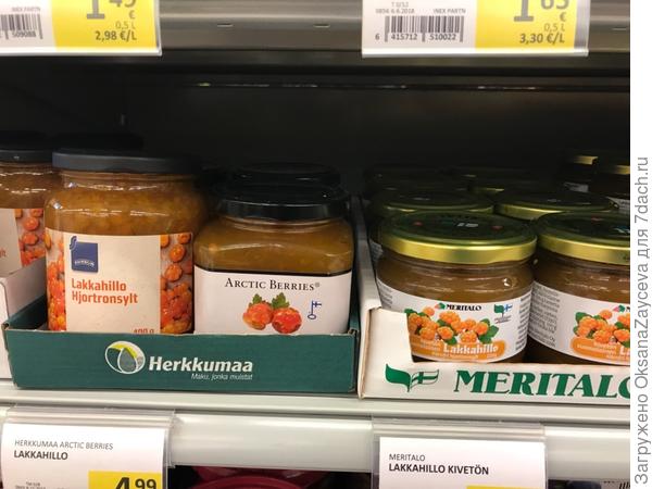 В магазинах всегда богатый ассортимент варенья из морошки. И с косточками и без косточек...
