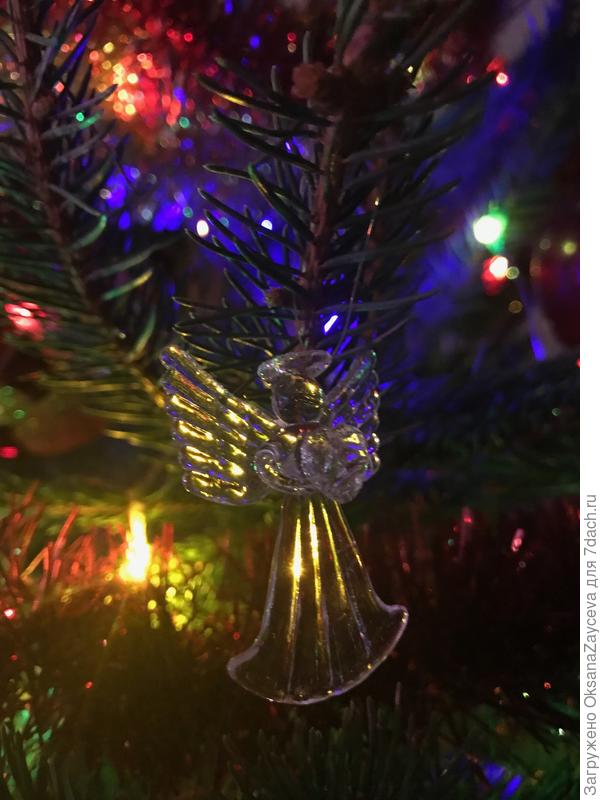 Как же играетсвет на стеклянных гранях... Кажется, что именно этот свет нас уносит в сказку