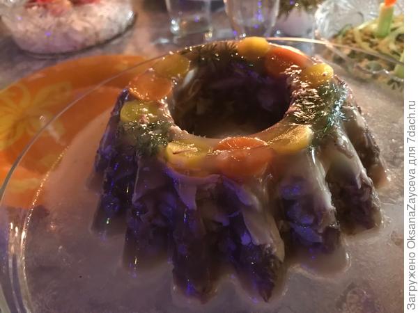 Холодец, куда ж без него! Мужчины в семье - мясо на столе =)