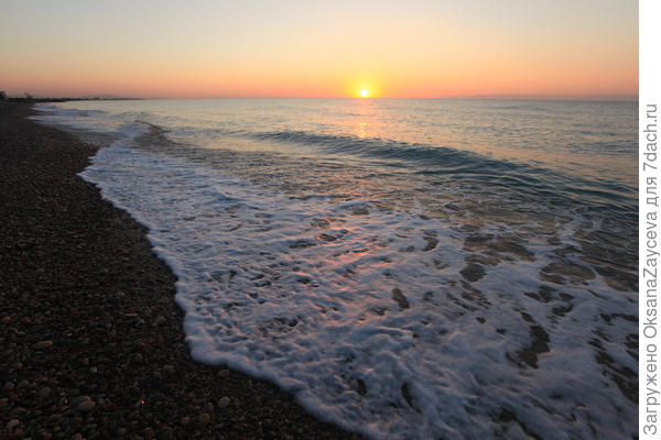 Безоблачный рассвет, Средиземное море на удивление спокойно.