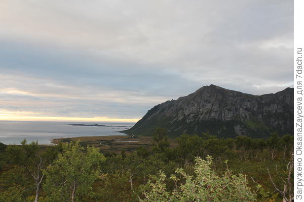 Северный Ледовитый, вход во фьёрд чуть левее