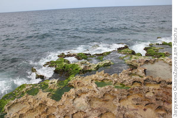 Набережная стоит на таком вот странном... чём-то =)