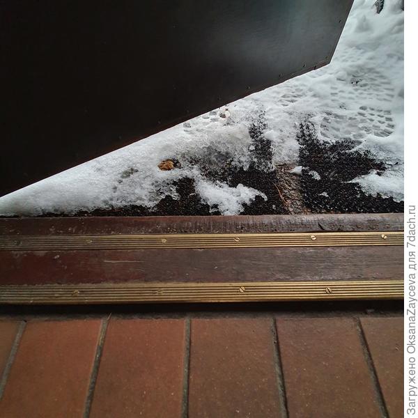 Оформление уличного порога сейчас. Может и просто поднятие нормально смотреться будет...