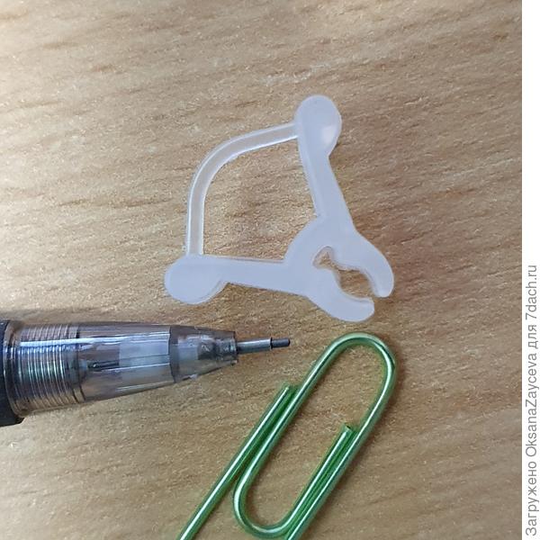 Вот такие клипсы покупать не надо, они из твердого пластика, а не обработанные швы травмируют стебельки растений. И вообще они нереально неудобные!