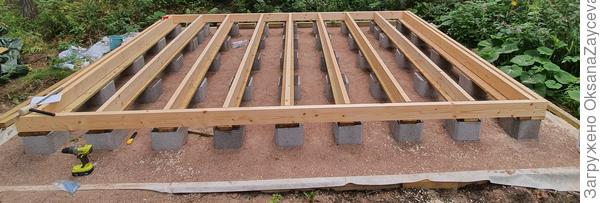 Доски и брус в обвязке установлены