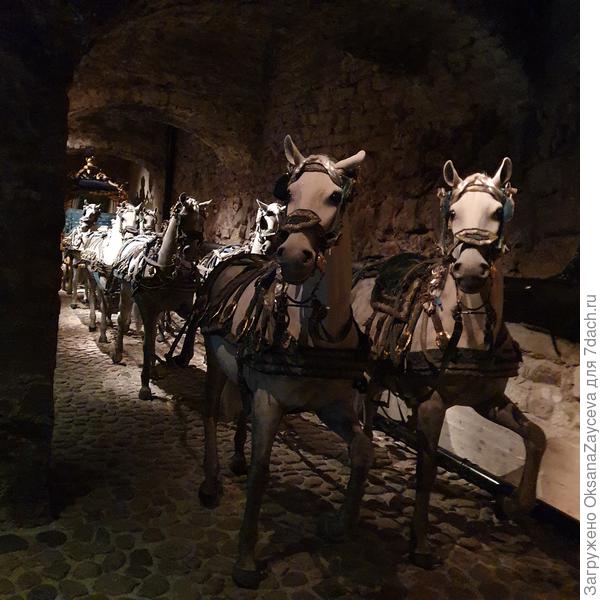 Лошади в упряжи на 8 лошадей