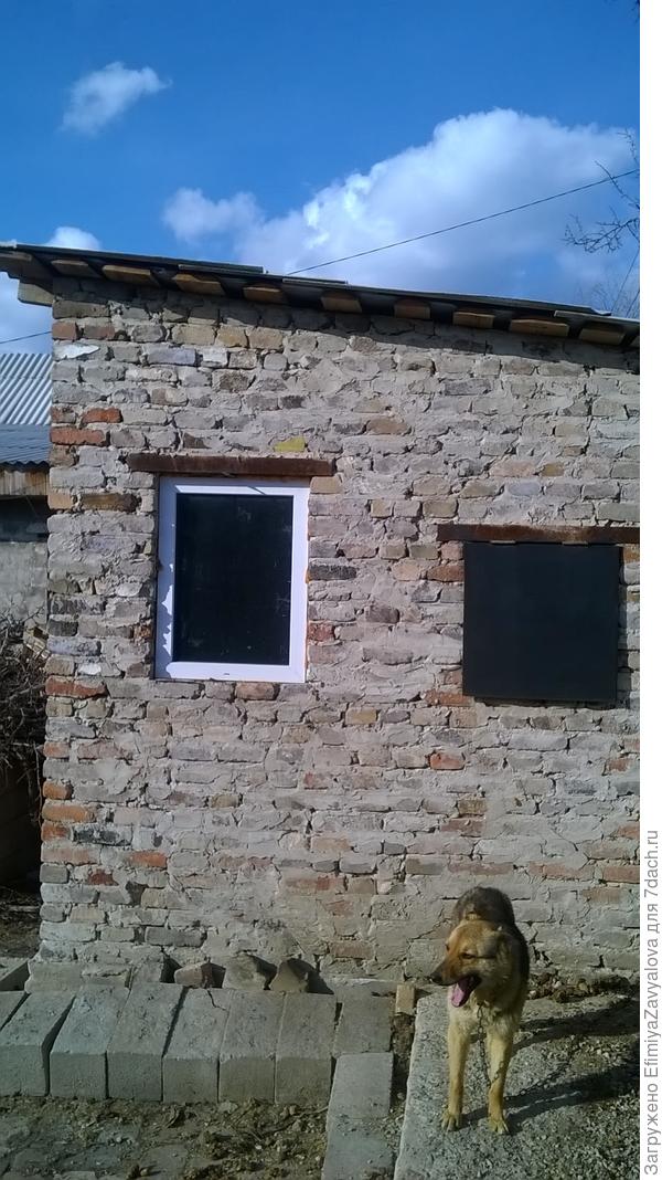 Это-угольник поближе,и еще один "сторож"