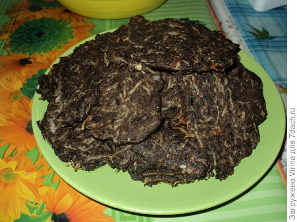 котлетки из  ножек зонтиков, с добавкой картошки, по-моему...